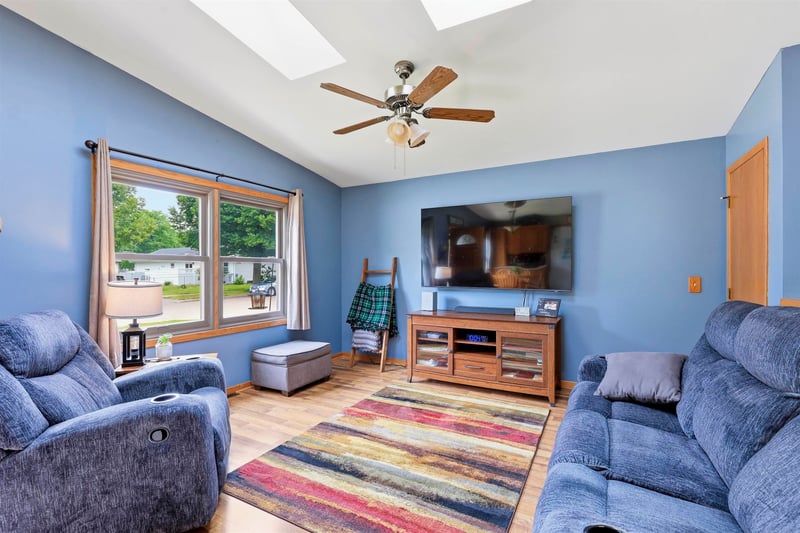 217 Mitchell Ave, Appleton, WI 54915-2158