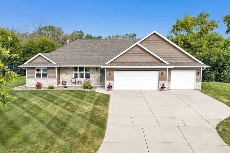 2458 Prairie Wind Ct, Green Bay, WI 54303-6022
