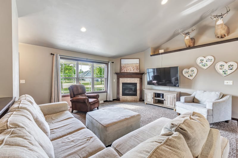 2458 Prairie Wind Ct, Green Bay, WI 54303-6022