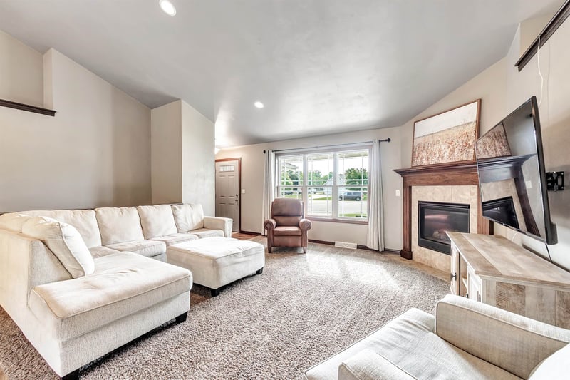 2458 Prairie Wind Ct, Green Bay, WI 54303-6022