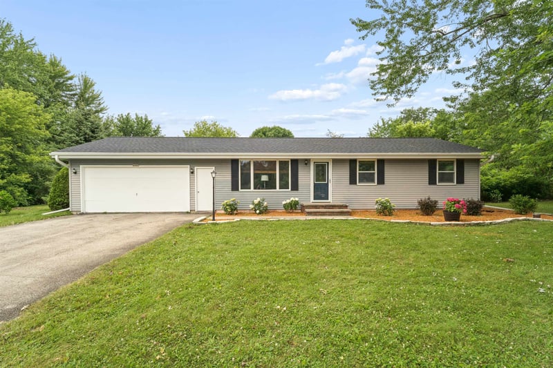 N1422 Greenwood Rd, Greenville, WI 54942