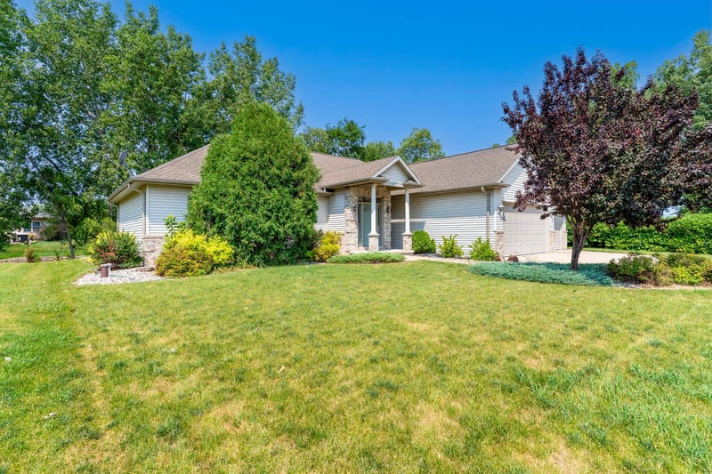 1337 Brooks Ln, Oshkosh, WI 54904