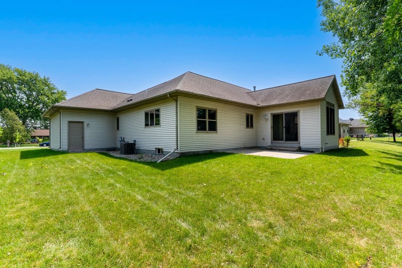 1337 Brooks Ln, Oshkosh, WI 54904