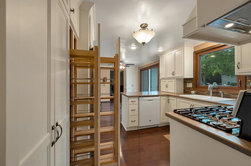 413 S Good Hope Rd, De Pere, WI 54115