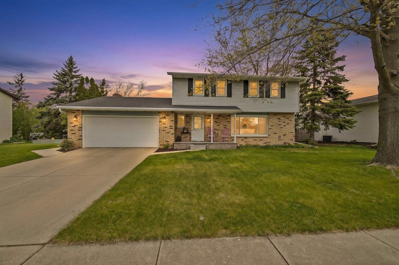 413 S Good Hope Rd, De Pere, WI 54115