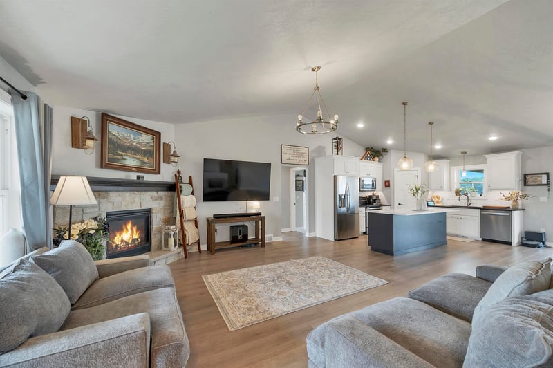 1756 Red Oak St, Green Bay, WI 54313