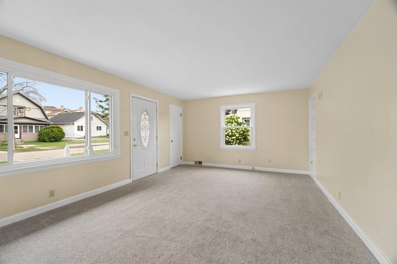 1616 Jefferson St, Oshkosh, WI 54901