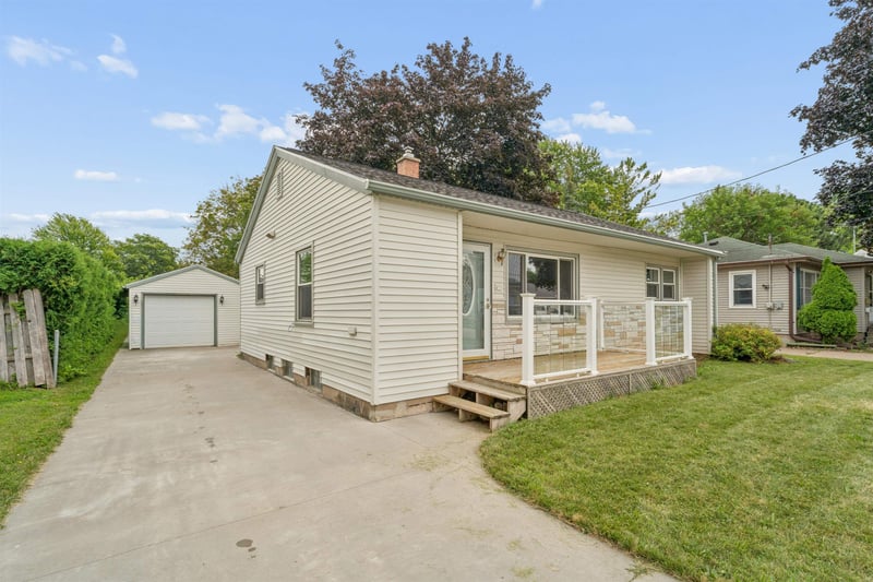 1616 Jefferson St, Oshkosh, WI 54901