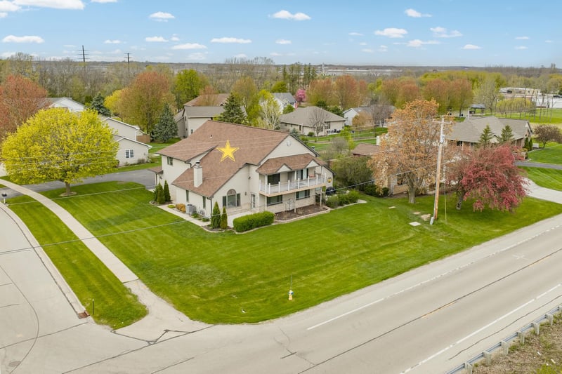 2226 Lost Dauphin Rd, De Pere, WI 54115