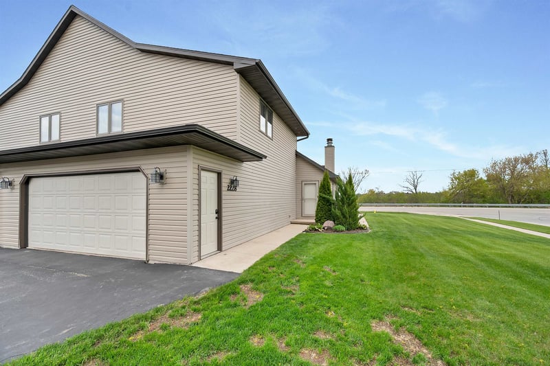 2226 Lost Dauphin Rd, De Pere, WI 54115