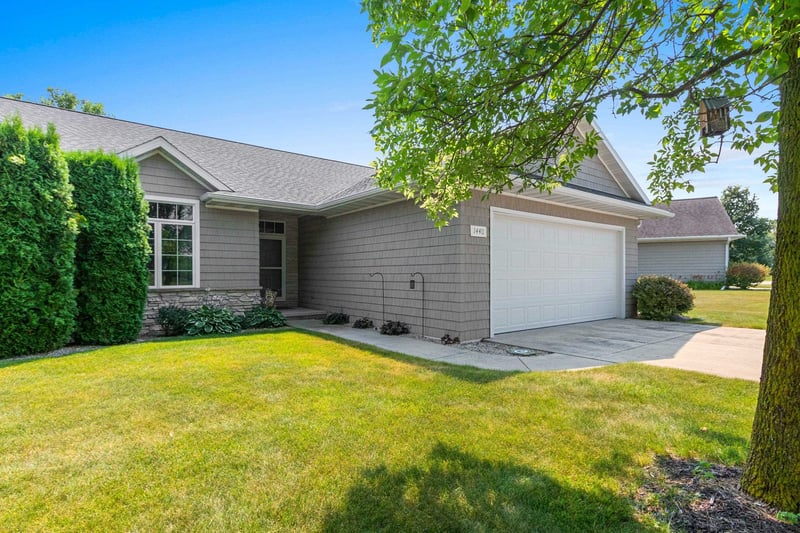 1440 Rushmore Cir, De Pere, WI 54115