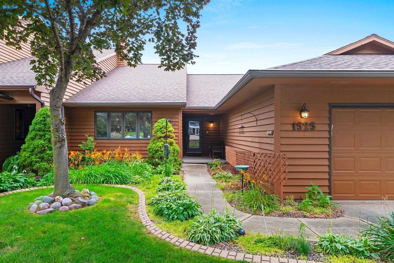 1525 Bay Highlands Dr, Green Bay, WI 54311-7321