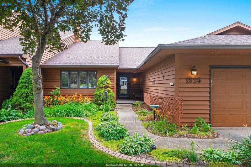1525 N Bay Highlands Dr, Green Bay, WI 54311-7321