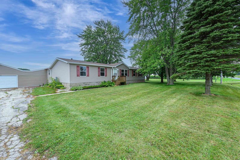 E1207 Town Hall Rd, Luxemburg, WI 54217