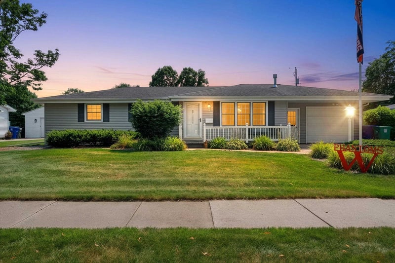 1015 Estes Dr, De Pere, WI 54114