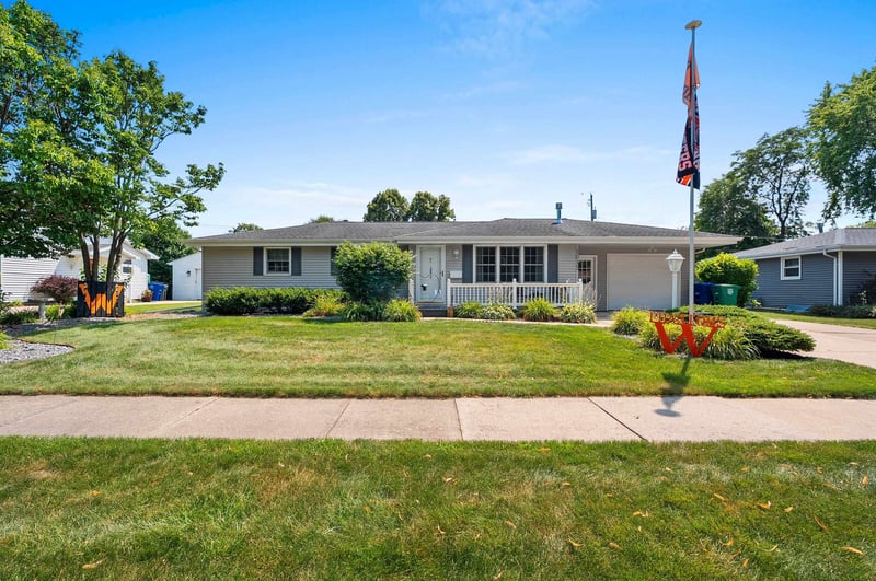1015 Estes Dr, De Pere, WI 54114