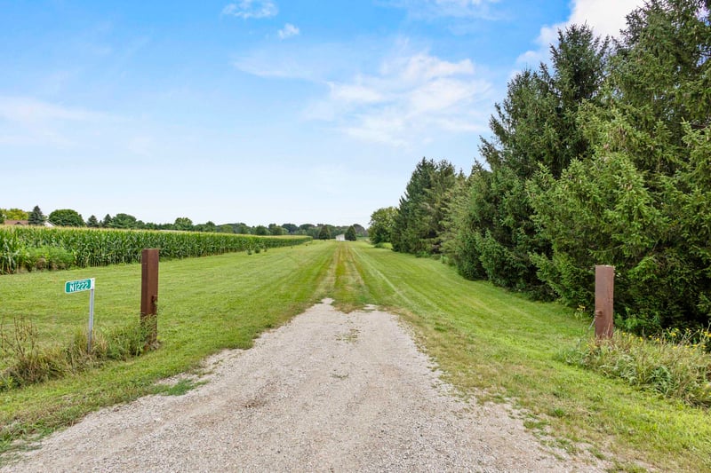 Julius Dr, Greenville, WI 54942