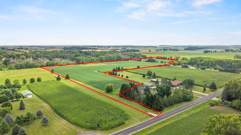 Julius Dr, Greenville, WI 54942