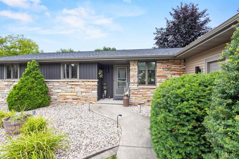 N294 Rogers Ln, Appleton, WI 54915-9441