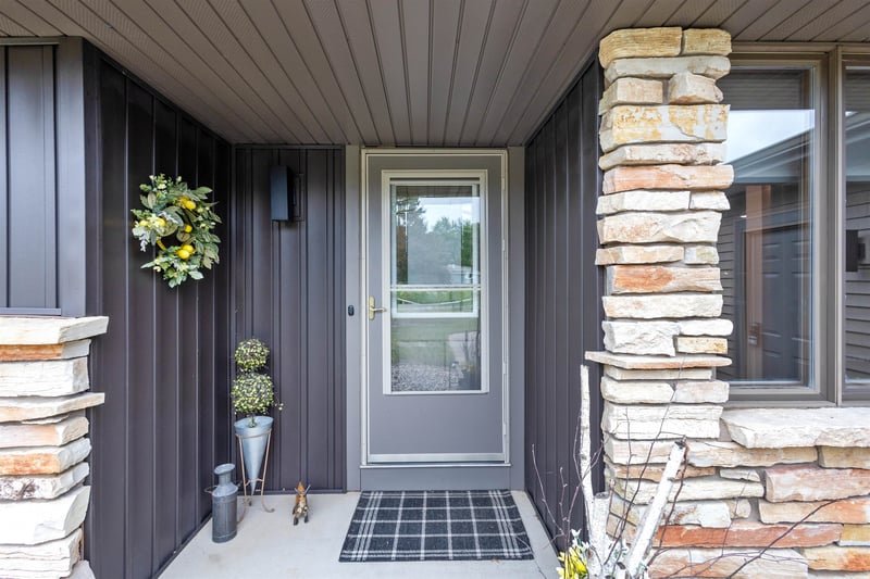 N294 Rogers Ln, Appleton, WI 54915-9441