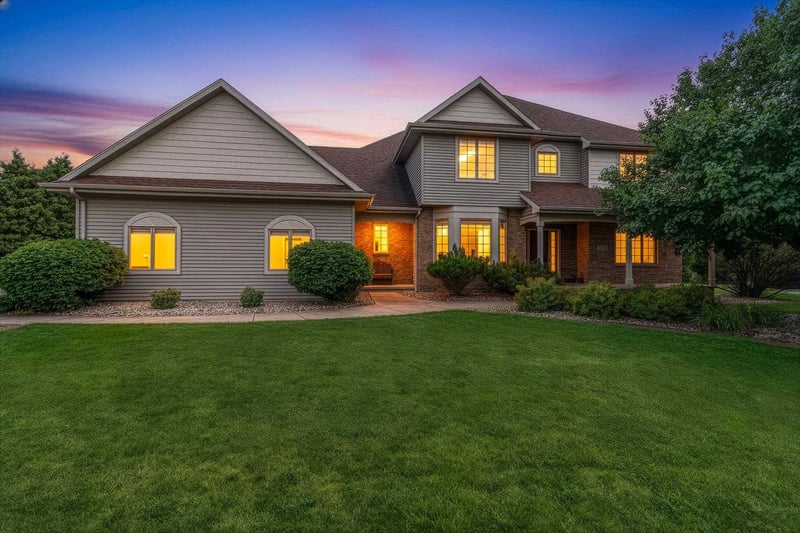 2159 Moonlight Ct, Menasha, WI 54952
