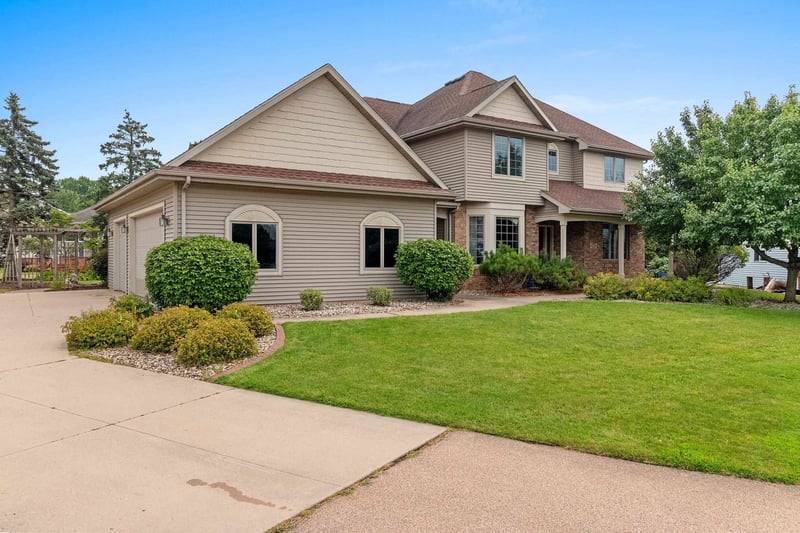2159 Moonlight Ct, Menasha, WI 54952