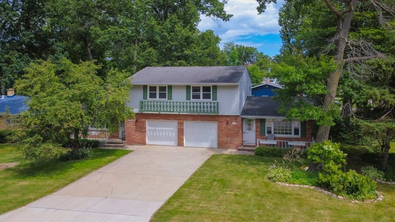 1439 Springdale Ln, Green Bay, WI 54304-1726