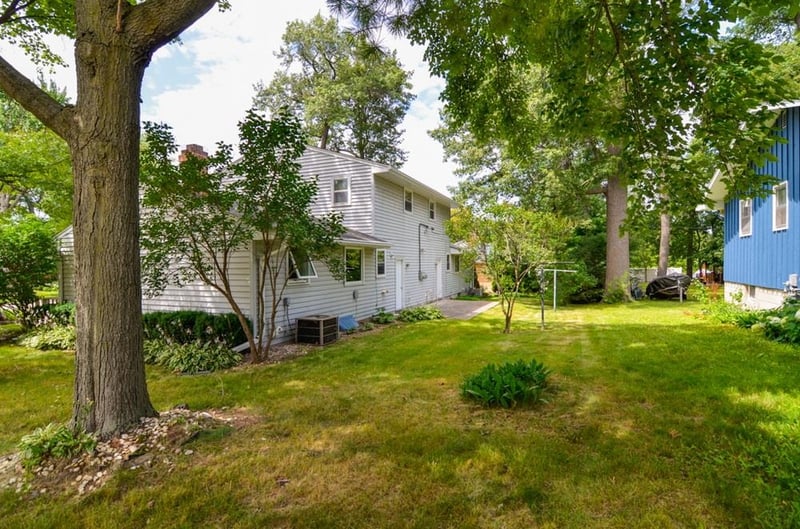 1439 Springdale Ln, Green Bay, WI 54304-1726