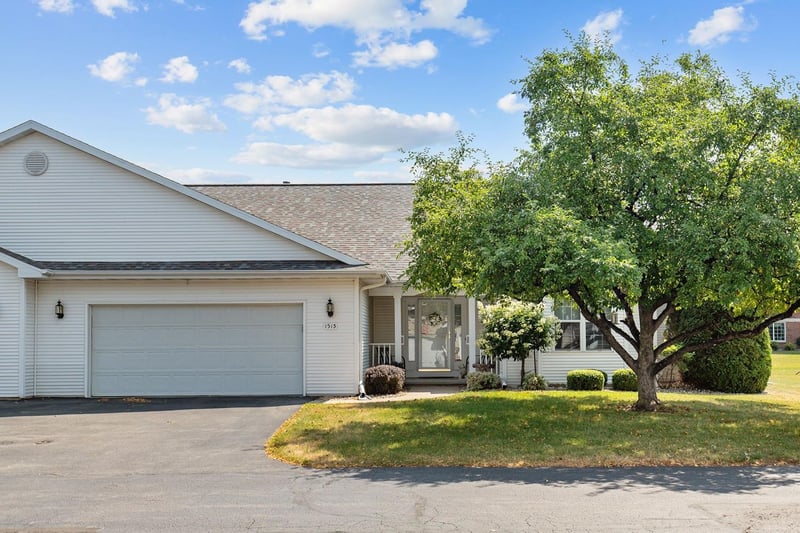 1513 Dickenson Ct, Neenah, WI 54956