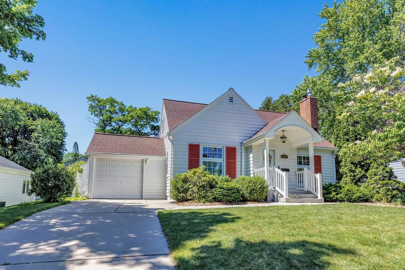 244 Mission Rd, Green Bay, WI 54301-1802