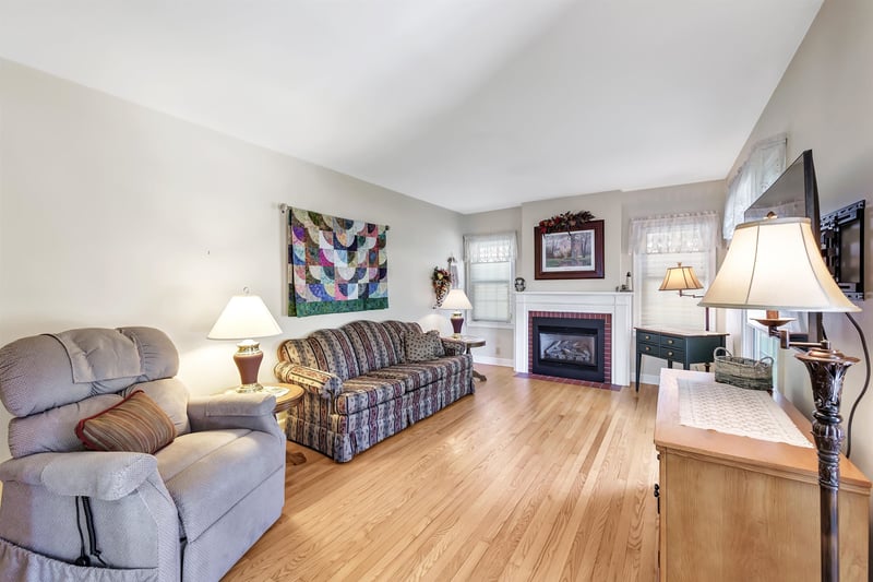244 Mission Rd, Green Bay, WI 54301-1802