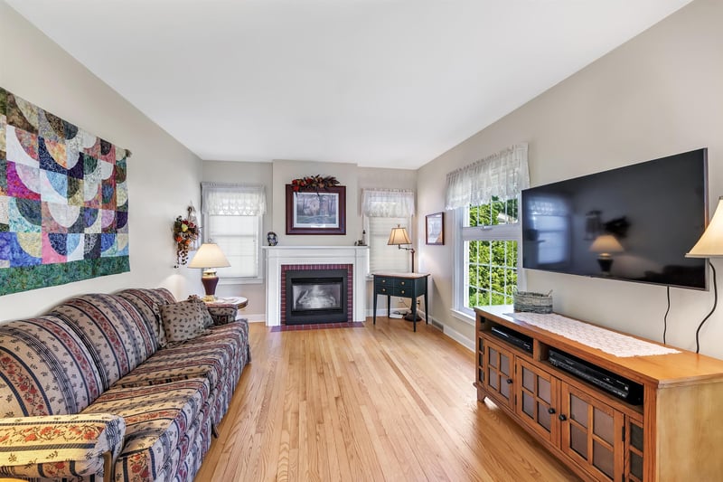 244 Mission Rd, Green Bay, WI 54301-1802