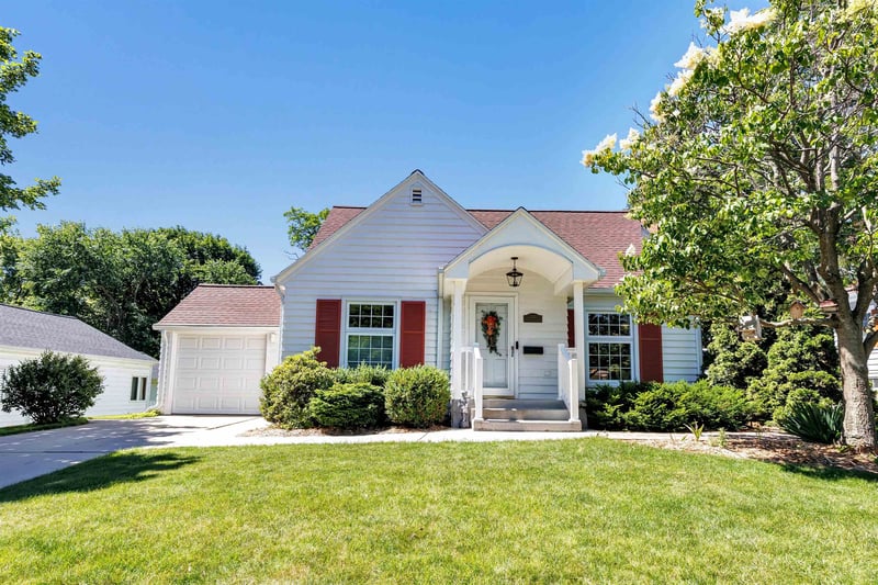 244 Mission Rd, Green Bay, WI 54301-1802