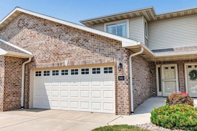 1300 Alpine Dr #302, Green Bay, WI 54311-4521
