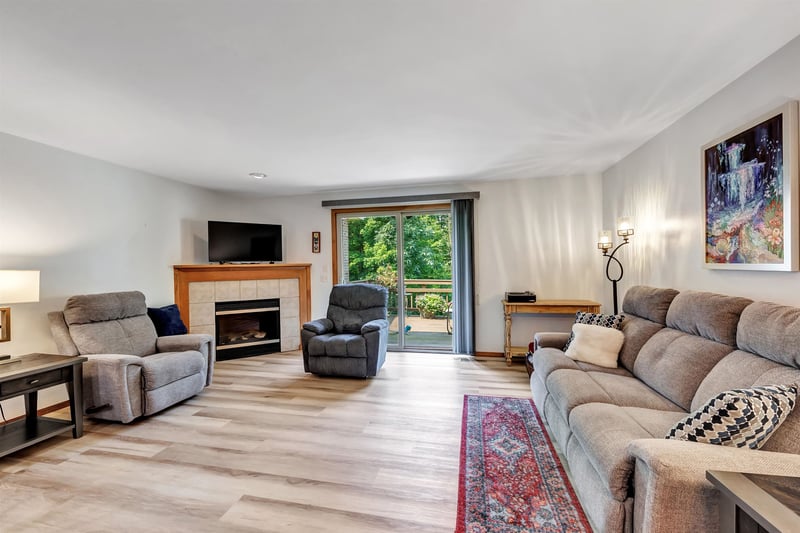 1300 Alpine Dr #302, Green Bay, WI 54311-4521