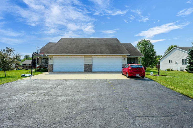 N1844 Lily Of The Valley Ct, Greenville, WI 54942-9047