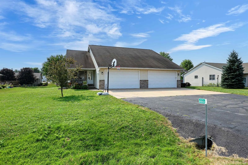 N1844 Lily Of The Valley Ct, Greenville, WI 54942-9047
