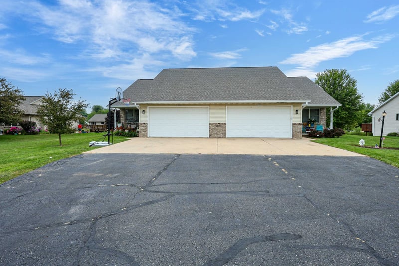 N1844 Lily Of The Valley Ct, Greenville, WI 54942-9047