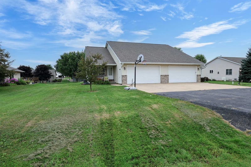 N1844 Lily Of The Valley Ct, Greenville, WI 54942-9047