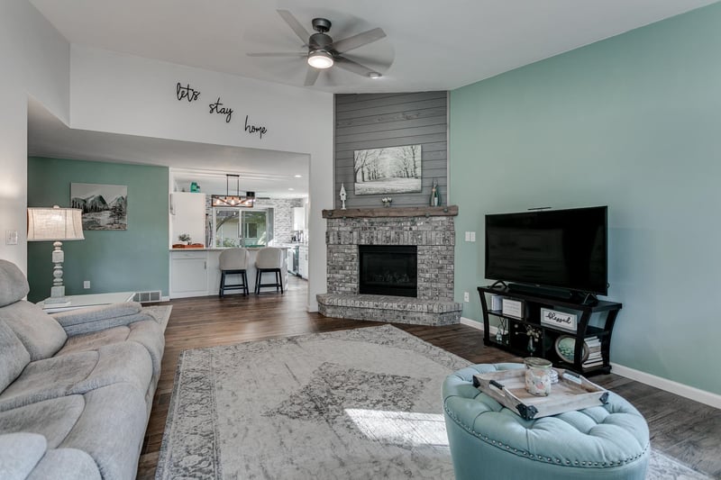 336 Parkside Ct, Kimberly, WI 54136