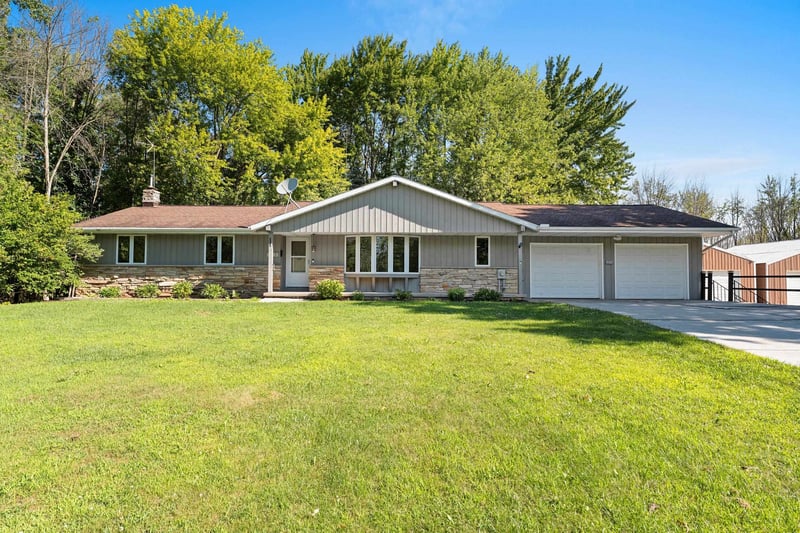 5025 Luxemburg Rd, New Franken, WI 54229-9704