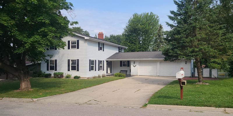 2410 Lina Ln, Green Bay, WI 54304-5024