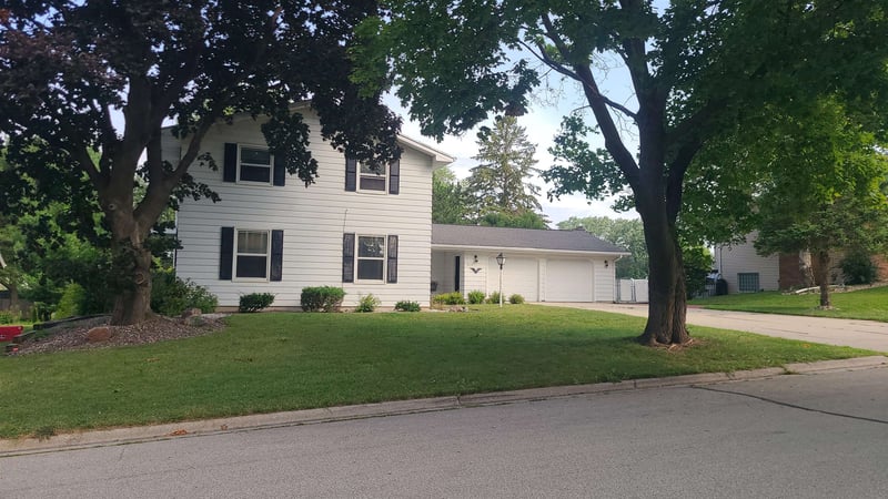 2410 Lina Ln, Green Bay, WI 54304-5024