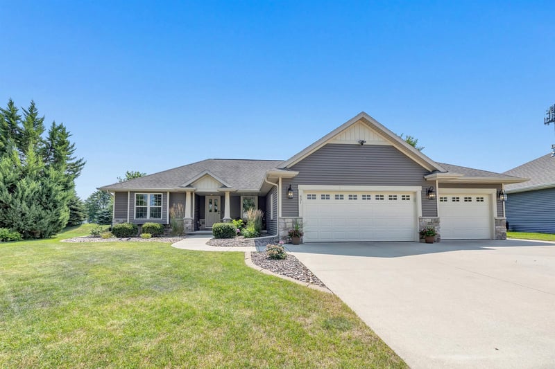 651 Pebblestone Cir, Hobart, WI 54155-9382