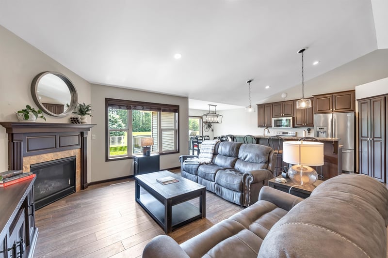 651 Pebblestone Cir, Hobart, WI 54155-9382