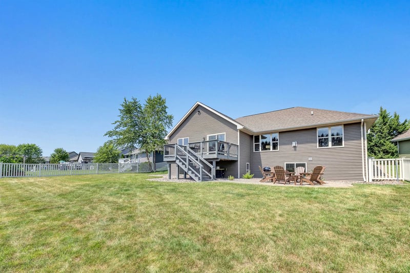 651 Pebblestone Cir, Hobart, WI 54155-9382