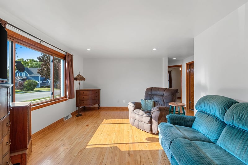 916 1st St, Kewaunee, WI 54216