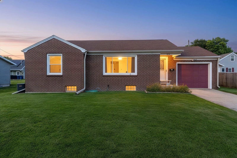 916 1st St, Kewaunee, WI 54216