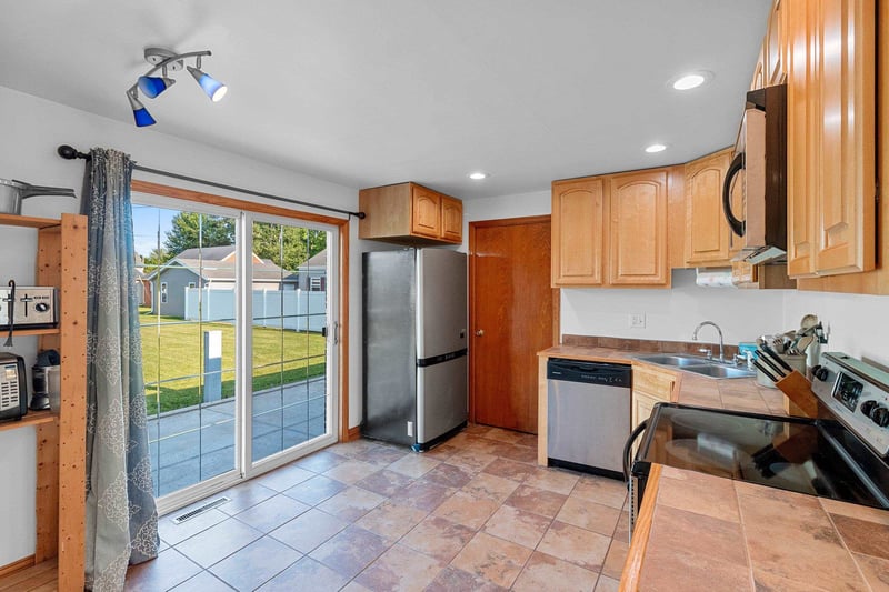 916 1st St, Kewaunee, WI 54216