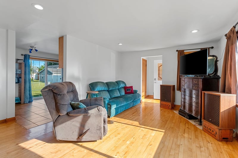 916 1st St, Kewaunee, WI 54216
